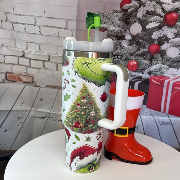 40oz Grinch Tumbler. NWOT - Picture 6 of 8